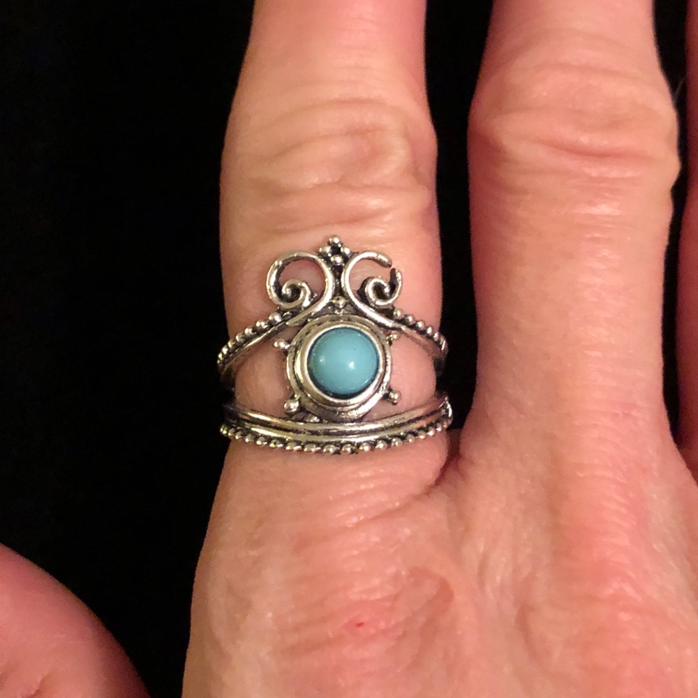 Jewelry - Elegant Silver Tone and Blue Stone Ring